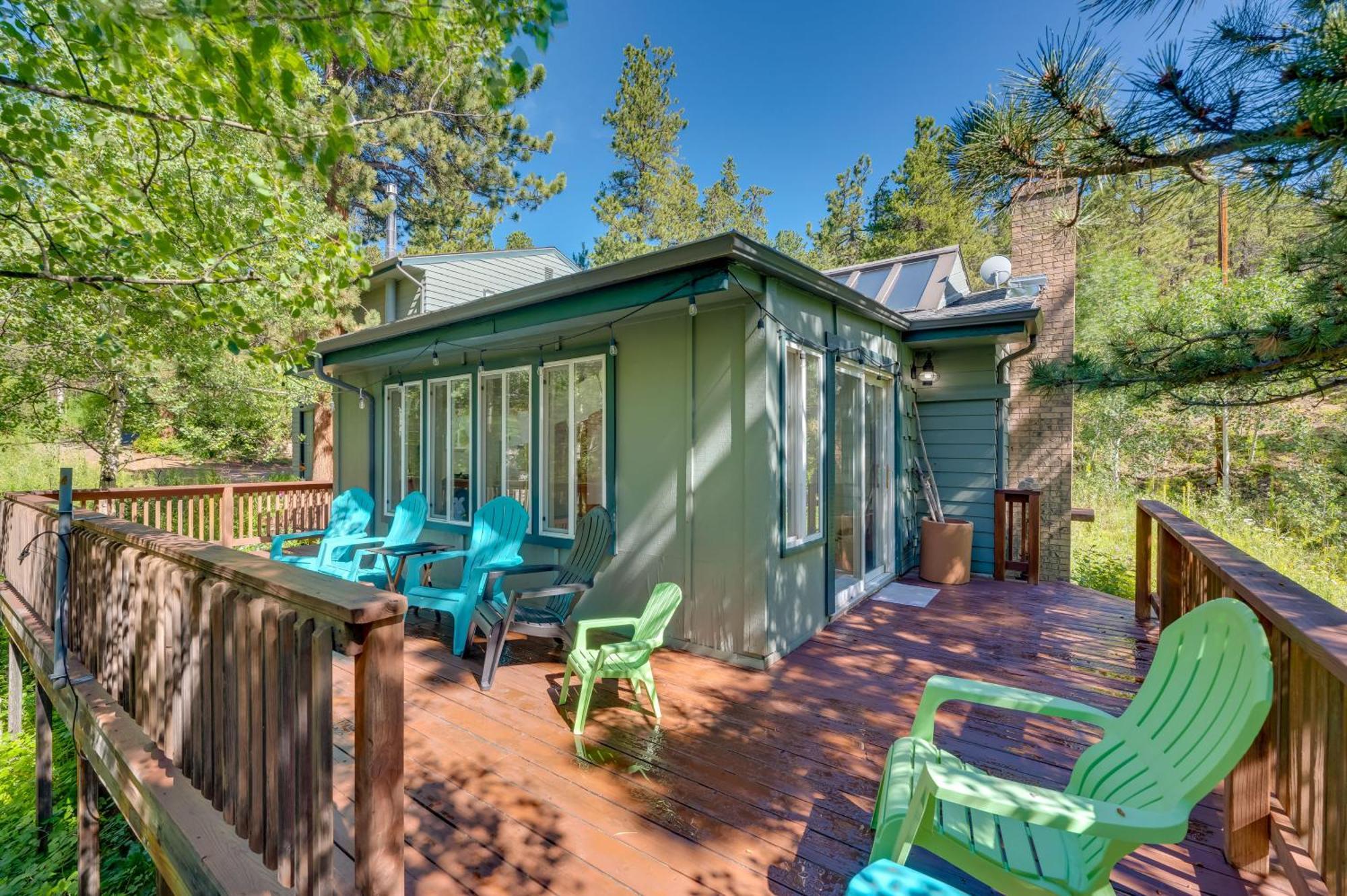 Stunning Golden Home With Deck About 35 Mi To Denver! Exterior foto